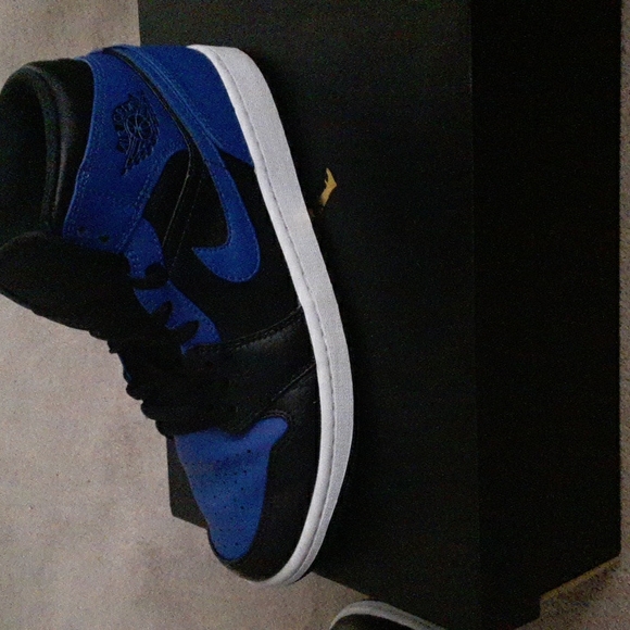 Jordan 1 mids  Royal Blue - Picture 6 of 8